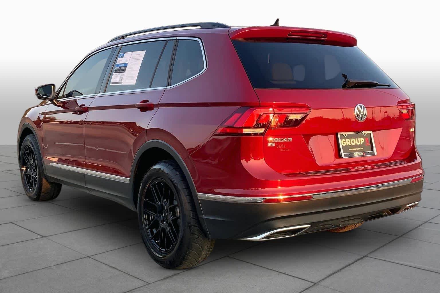 Used 2018 Cardinal Red Metallic Volkswagen SE image 12
