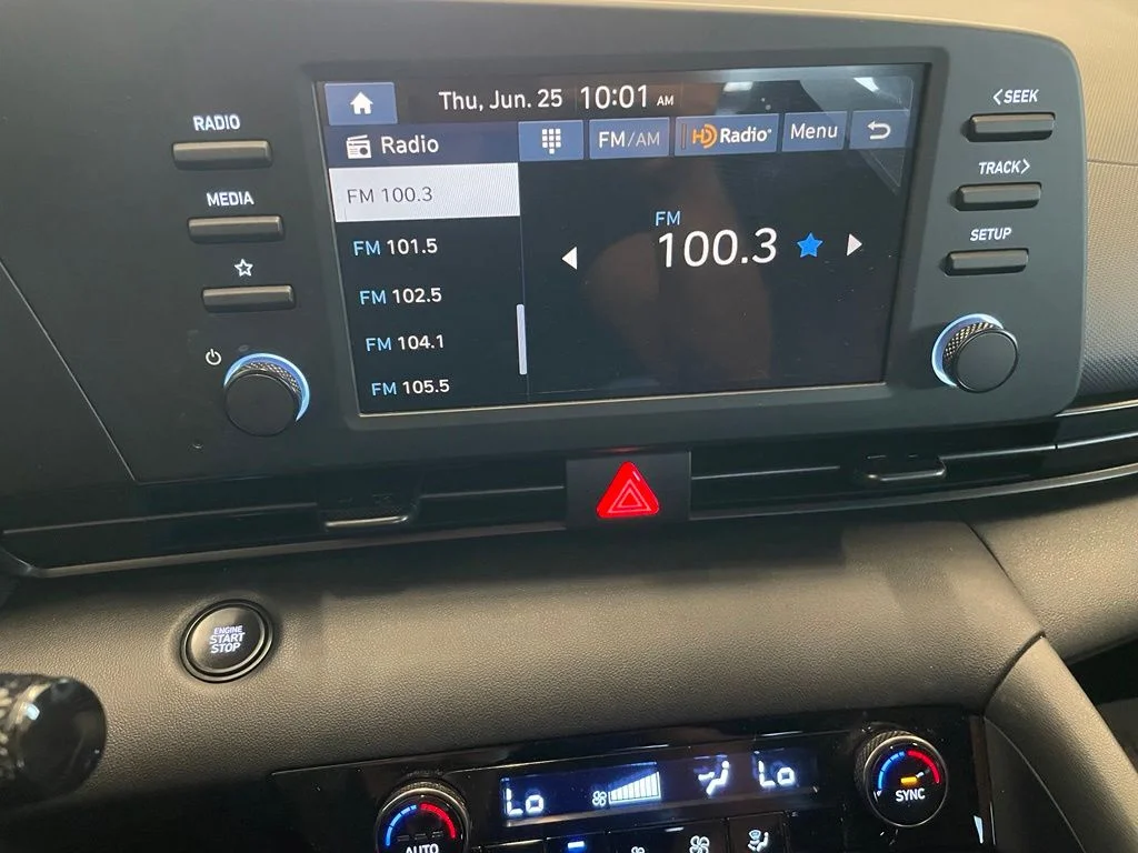 Used 2025 Gray Hyundai SEL Sport image 15
