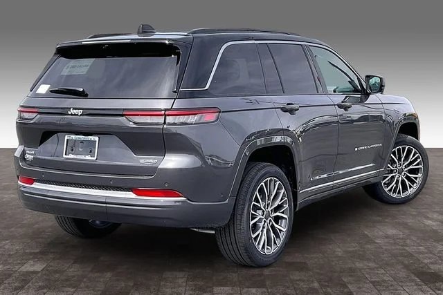 New 2026 Baltic Gray Metallic Clear-Coat Exterior Paint Jeep Summit image 15
