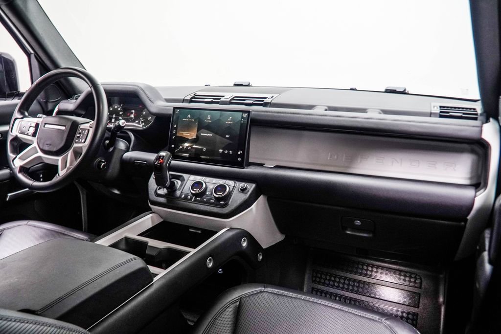 Used 2025 White Land Rover S image 22