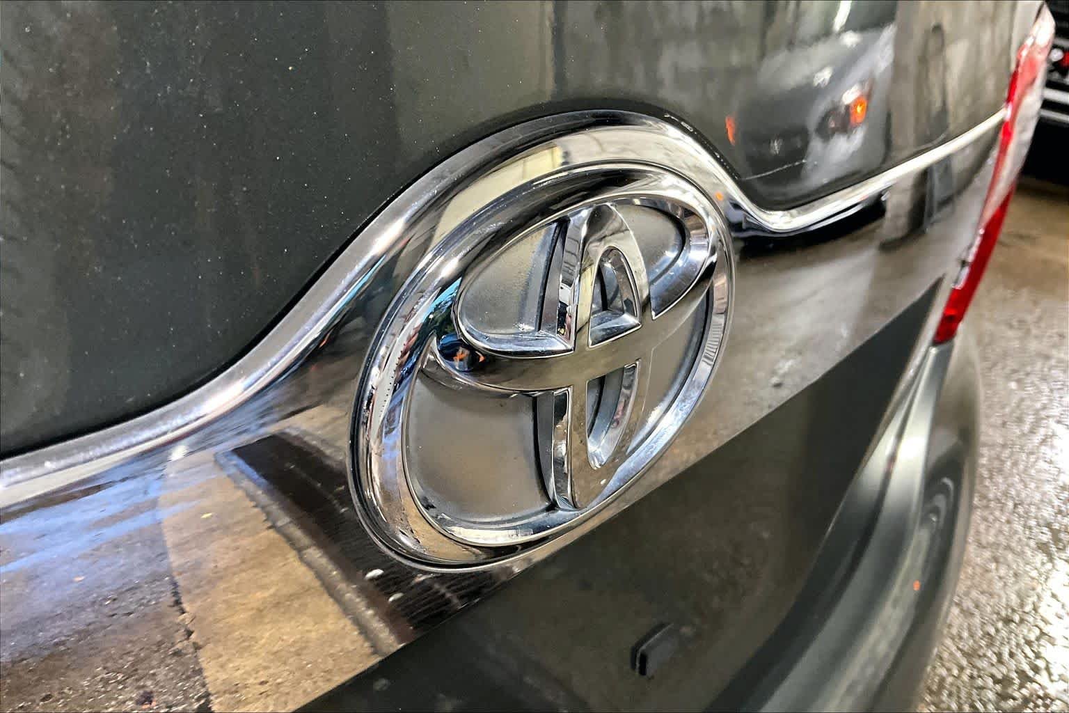 Used 2014 Cypress Pearl Toyota XLE image 29