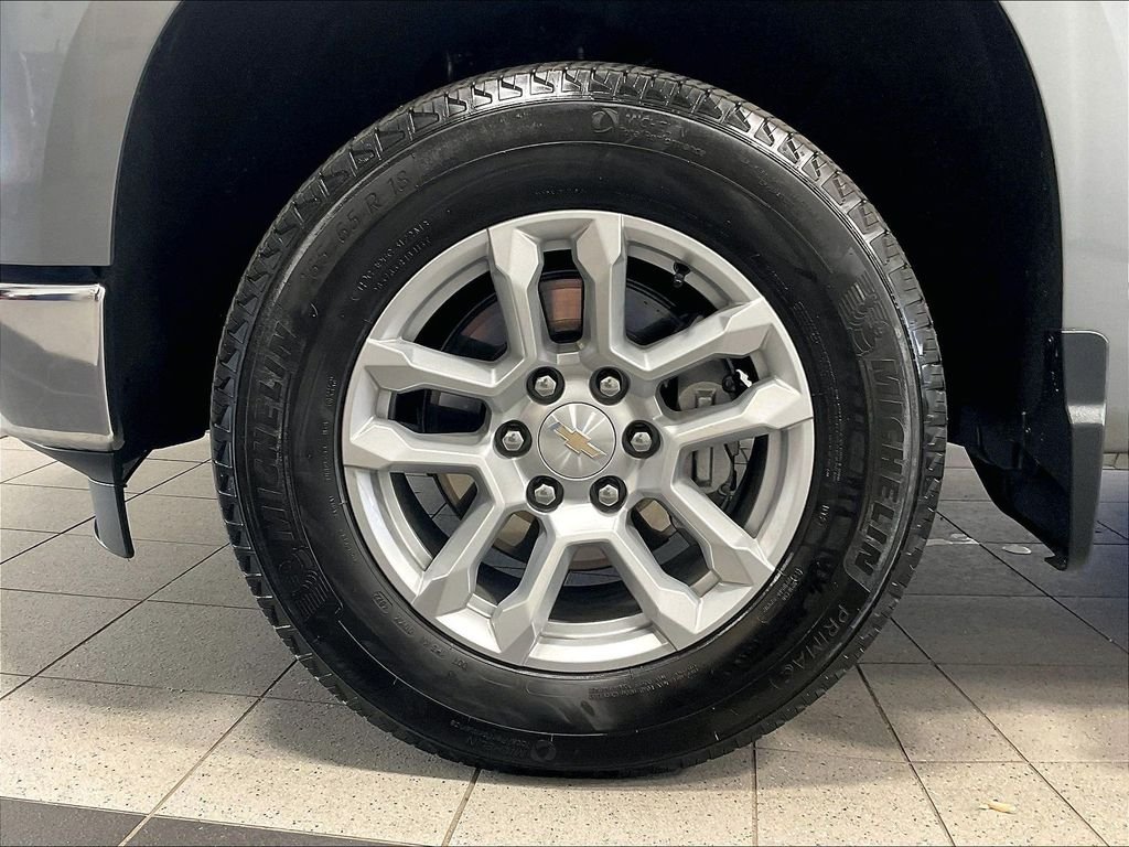 Used 2023 Gray Chevrolet LT image 7