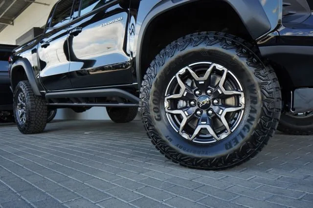 2026 Chevrolet Colorado ZR2 - Photo 10