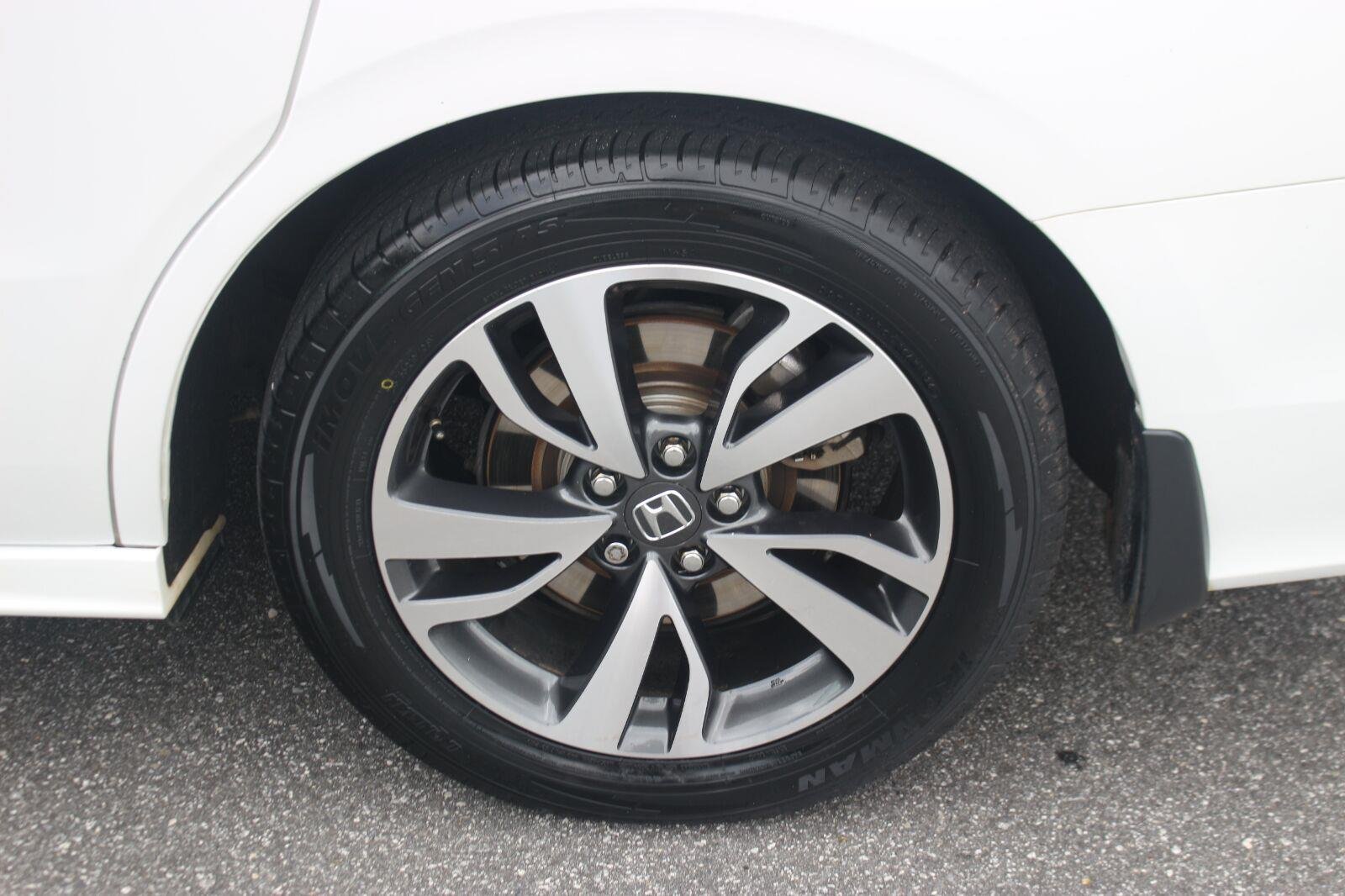 Used 2021 Platinum White Pearl Honda Touring image 40