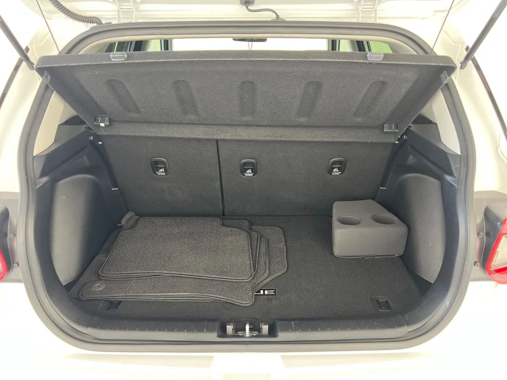 Used 2023 White Hyundai SEL image 25