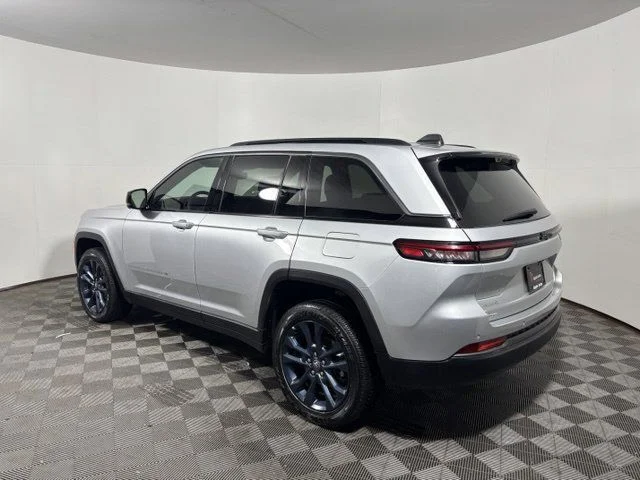 New 2026 Silver Jeep  image 4