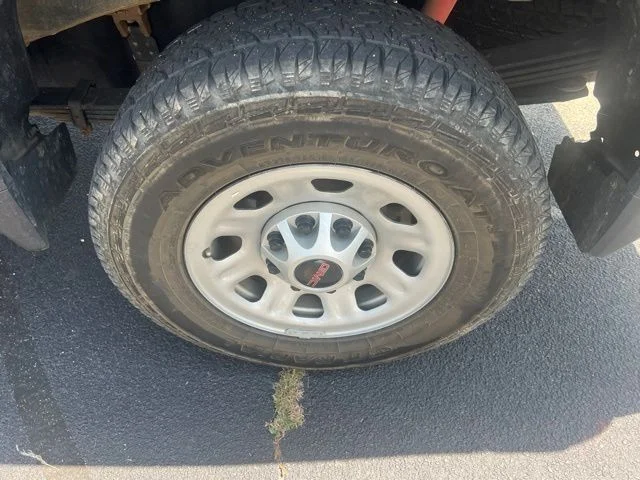 Used 2021  GMC Base image 18