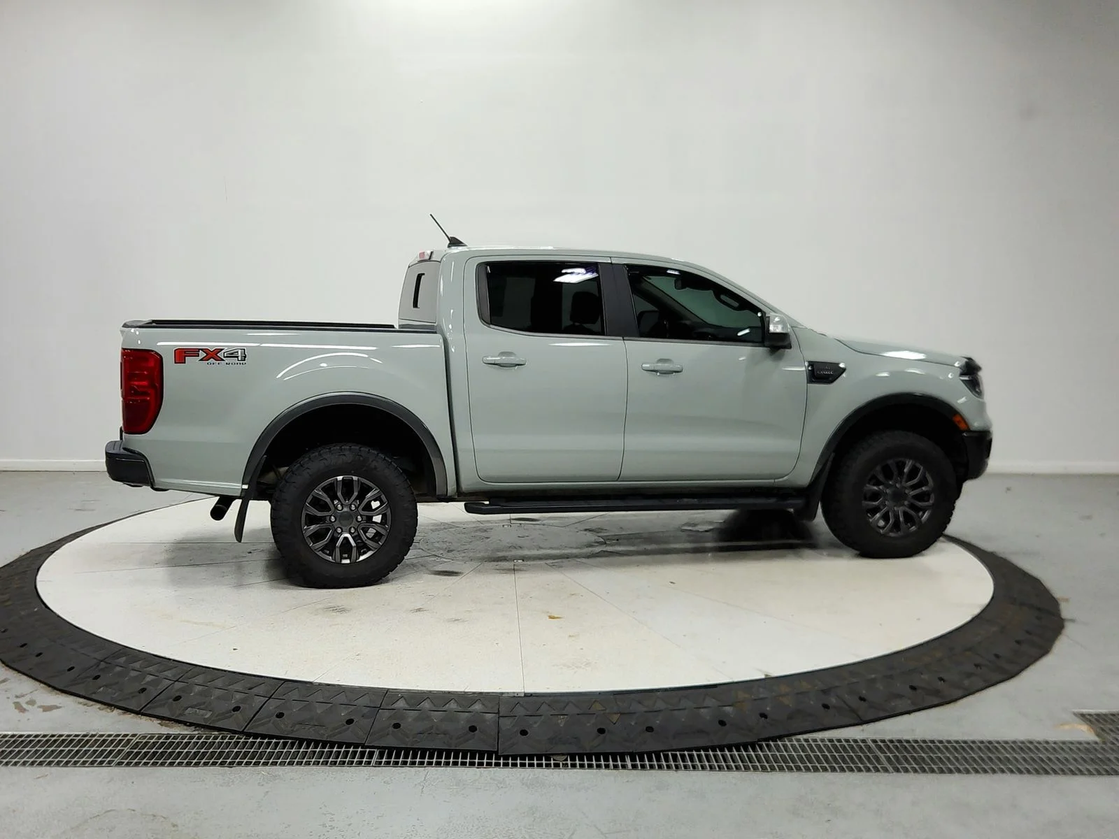 Used 2021 Cactus Green / Gray Ford Lariat image 9