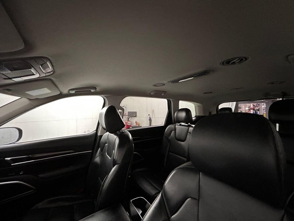 Used 2023 Black Kia S image 25