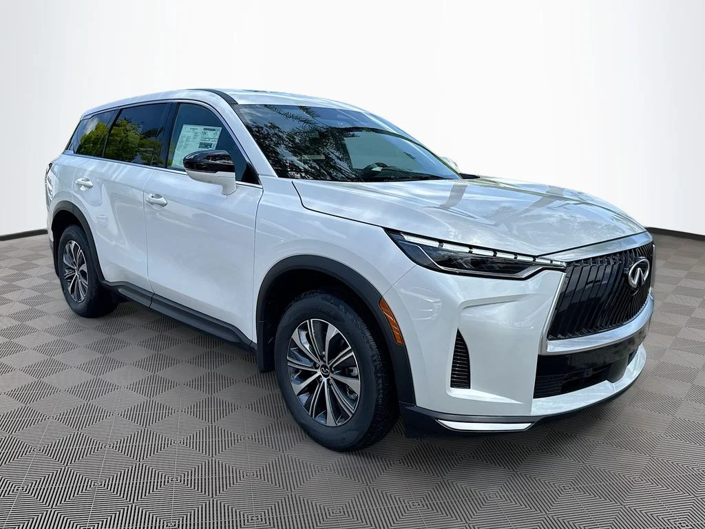 New 2027 RADIANT WHITE INFINITI Pure FWD image 3