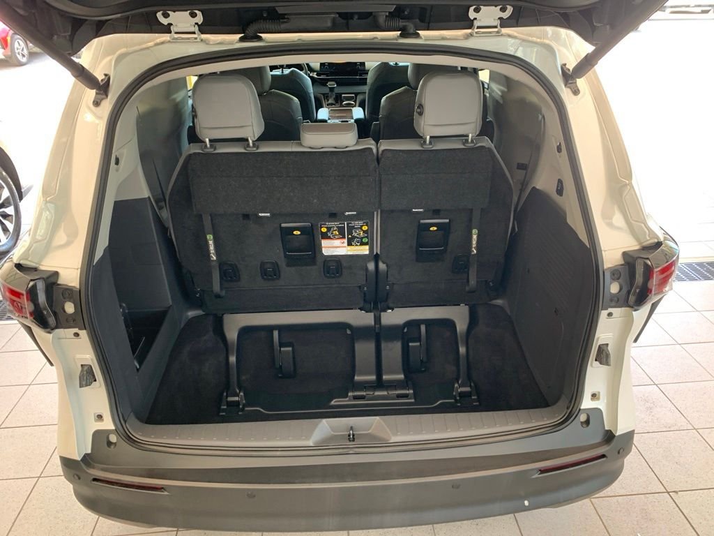 2024 Toyota Sienna XLE - Photo 17