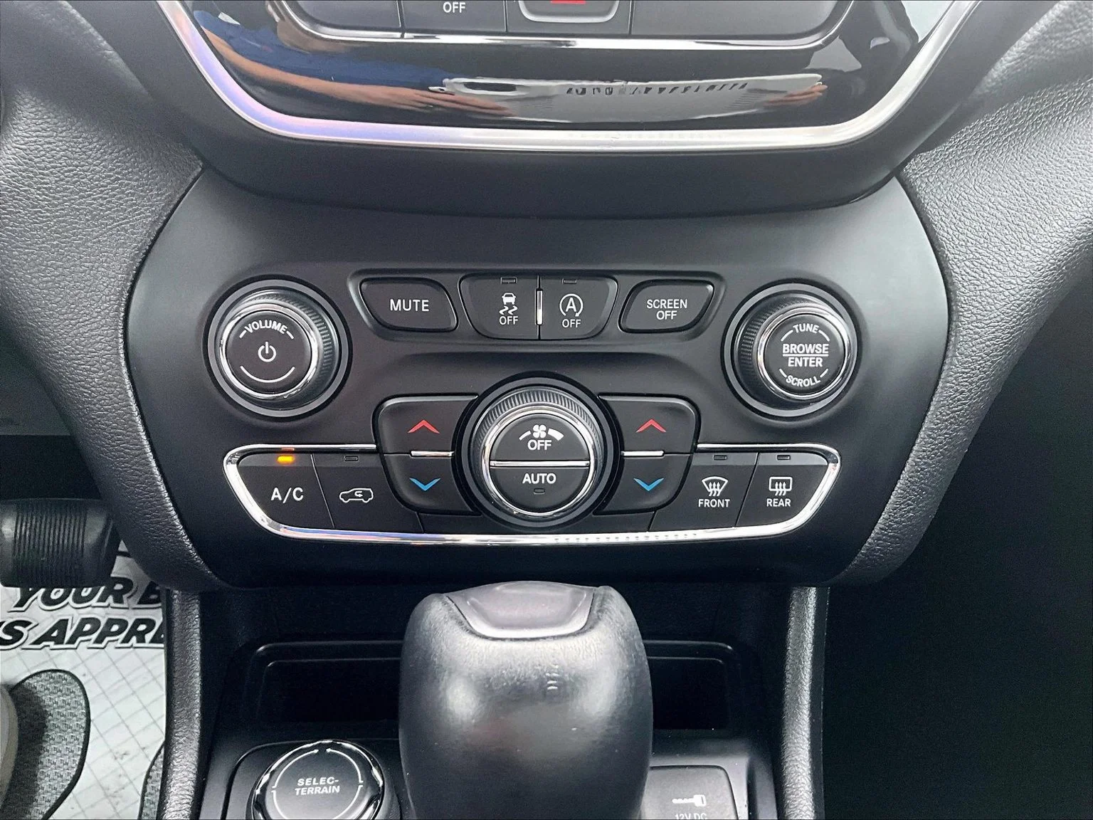 Used 2020 White Jeep Limited image 31