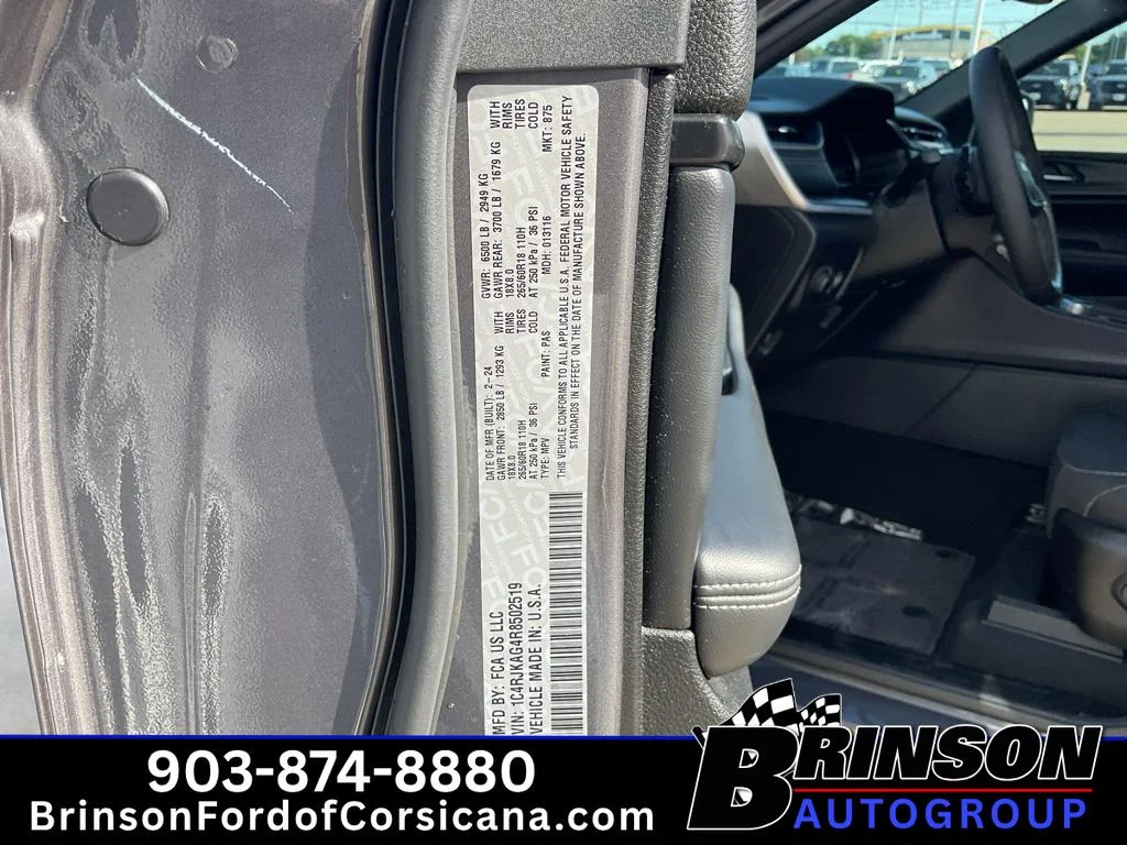 Used 2024 Baltic Gray Metallic Clearcoat Jeep Laredo X image 36