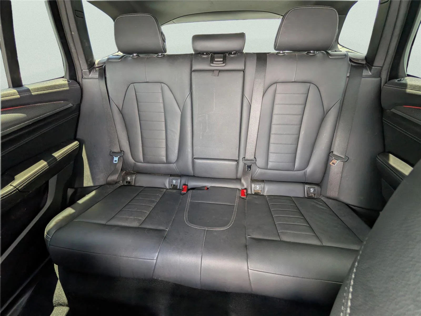 Used 2020 Black Sapphire Metallic BMW sDrive30i image 12