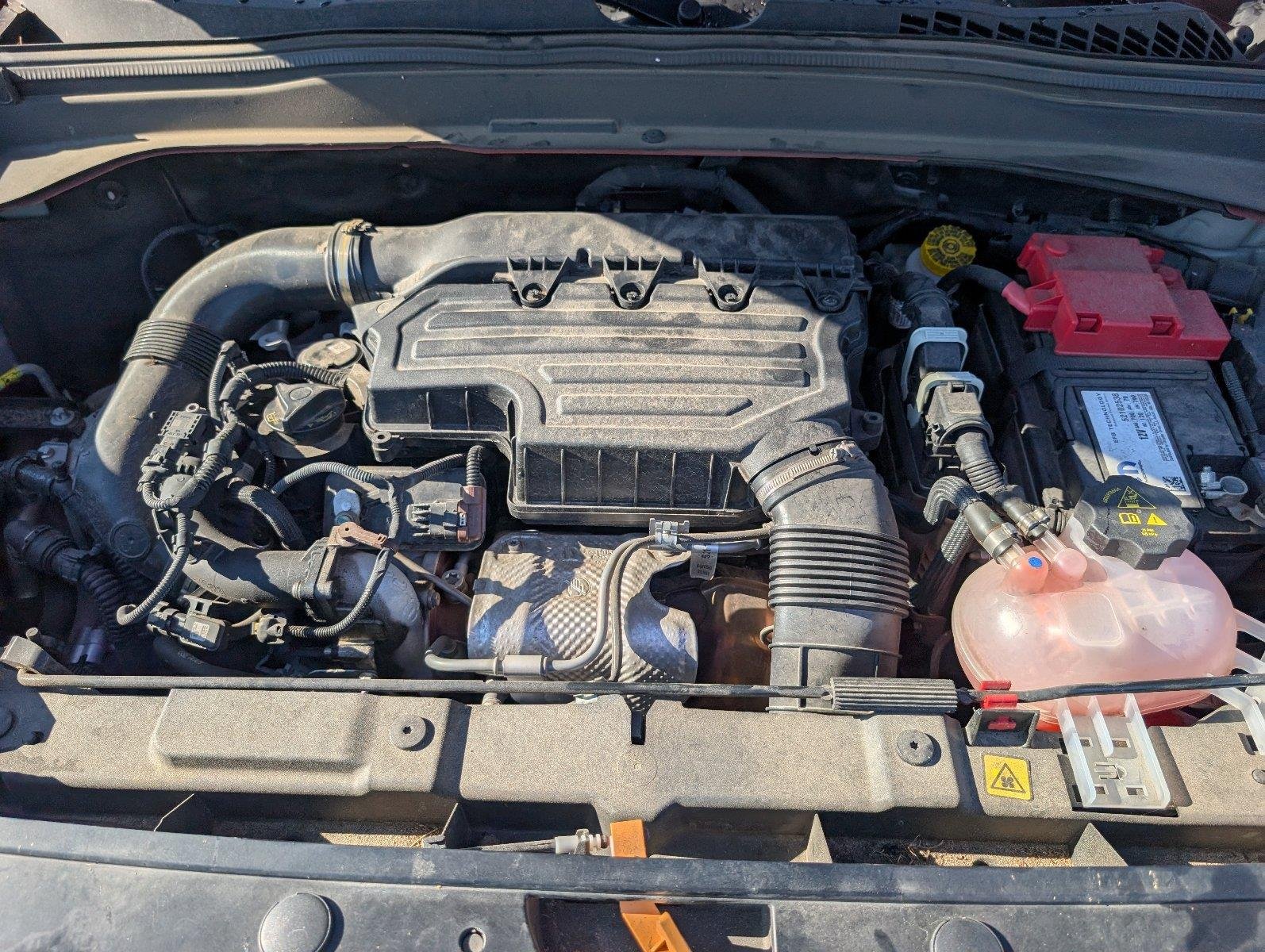 Used 2023 Colorado Red Clearcoat Jeep Latitude image 13