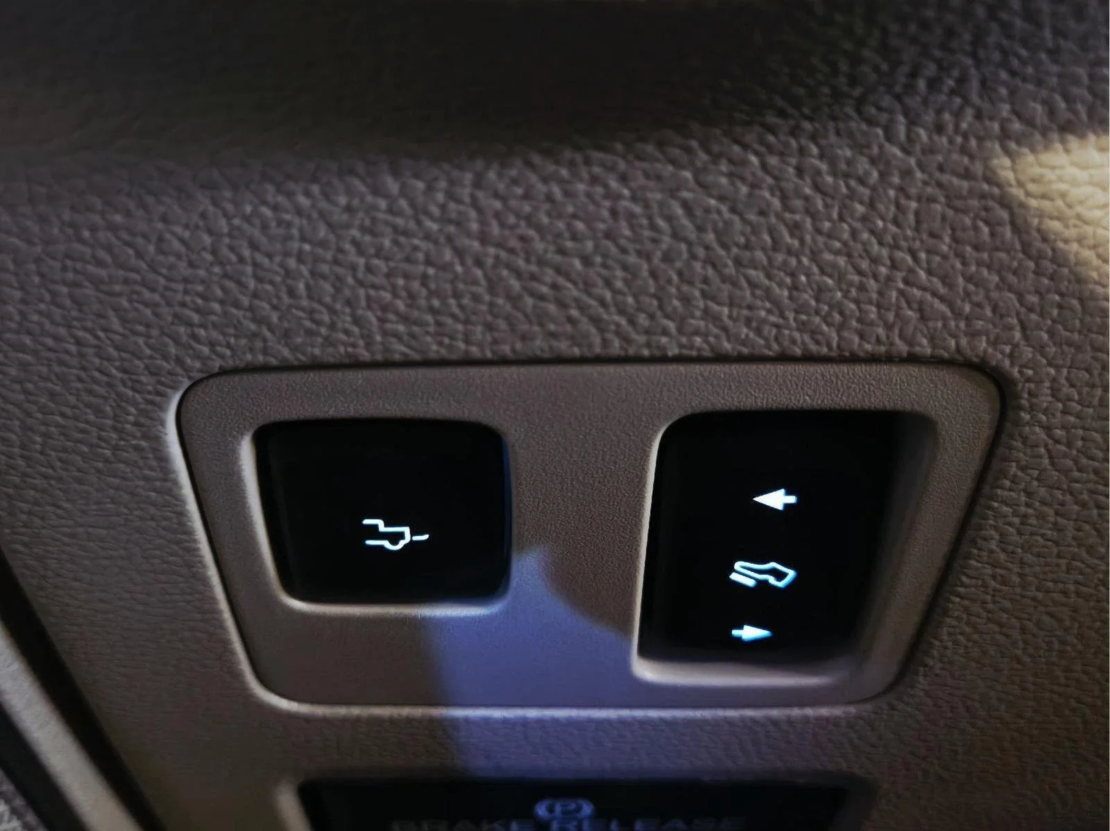 Used 2018 White Gold/Stone Gray Ford Lariat image 16