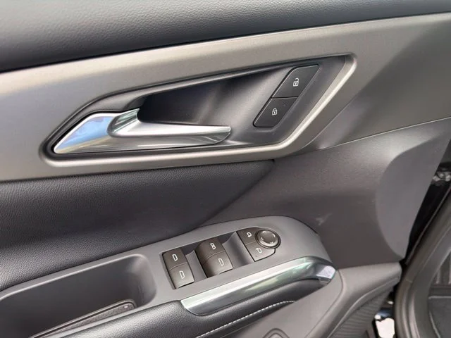 New 2027 Mosaic Black Metallic Chevrolet LT image 26