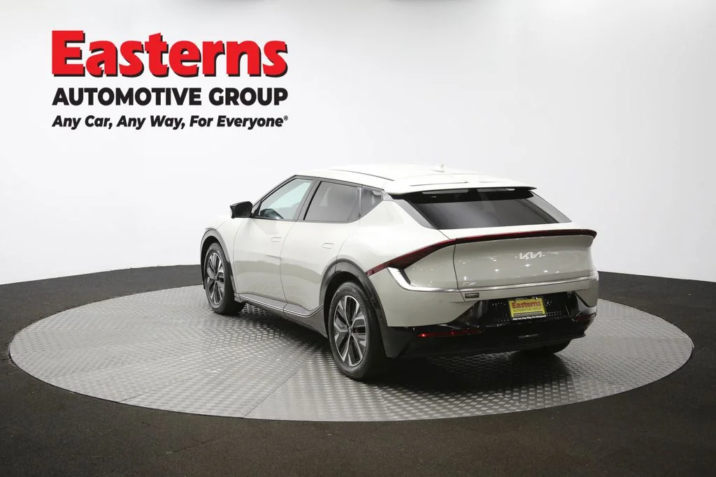 Used 2022 White Kia Wind image 67