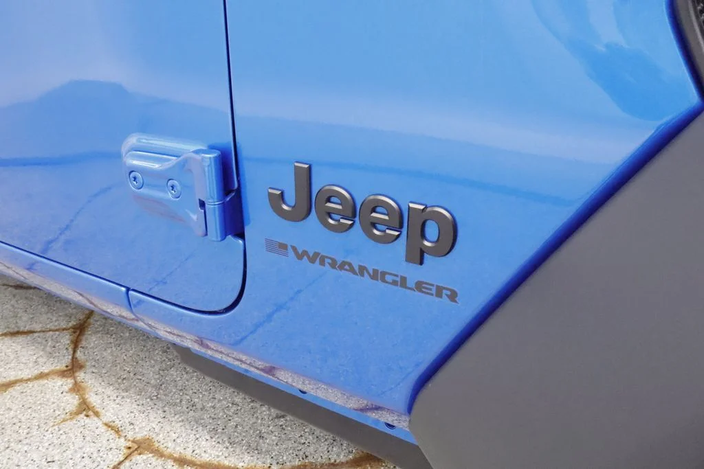 New 2026 Hydro Blue Pearl-Coat Exterior Paint Jeep Sport S image 6