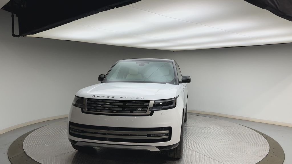 New 2026 Fuji White Land Rover SE image 7
