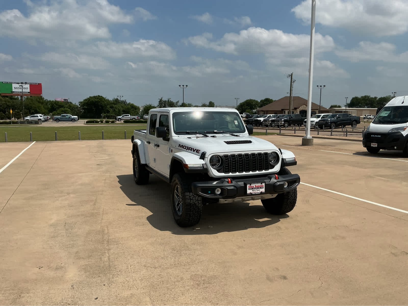 New 2026 Bright White Clear-Coat Exterior Paint Jeep Mojave image 4