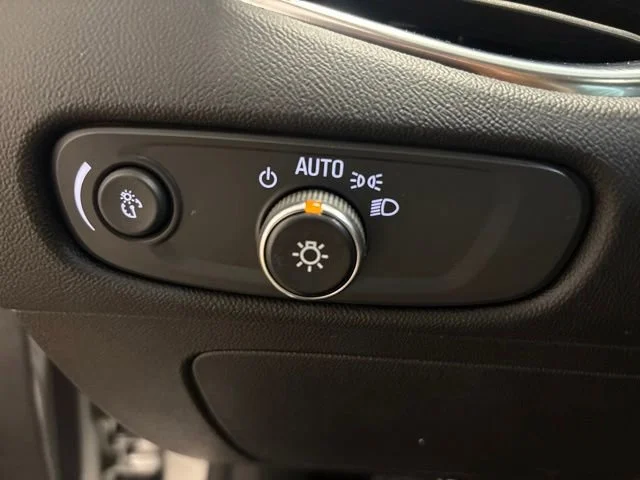 Used 2022 Silver Ice Metallic Chevrolet Premier image 15
