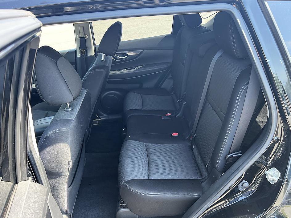 Used 2018 Caspian Blue Nissan SV image 14