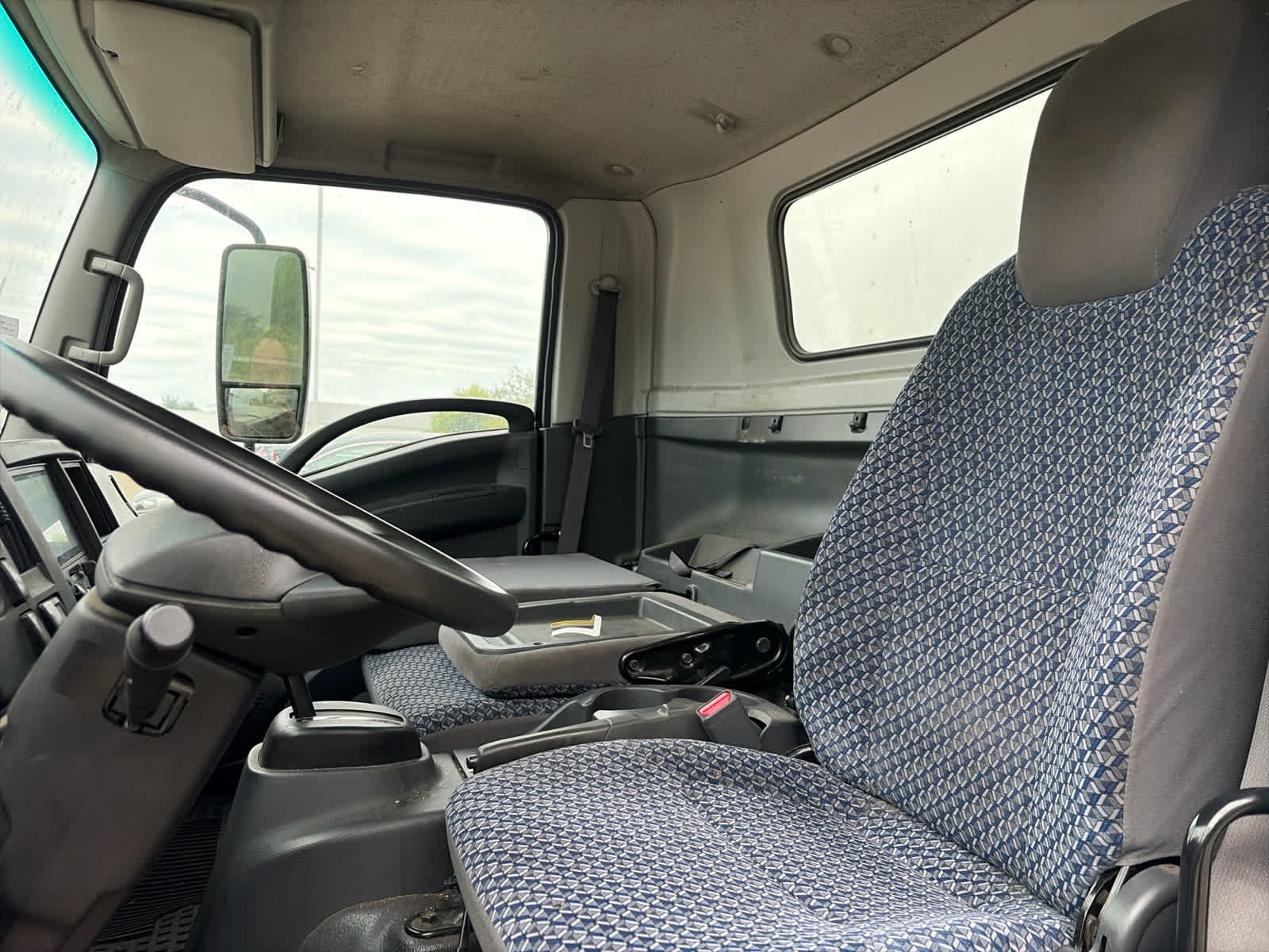 Used 2024 Arc White Chevrolet 1WT image 5