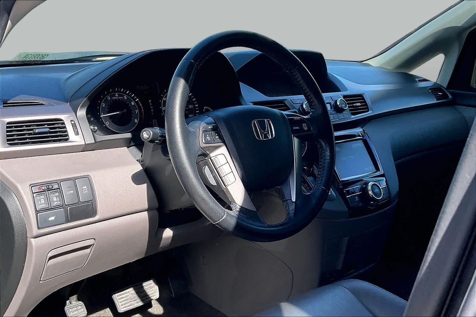Used 2016 Lunar Silver Metallic Honda EX-L image 17