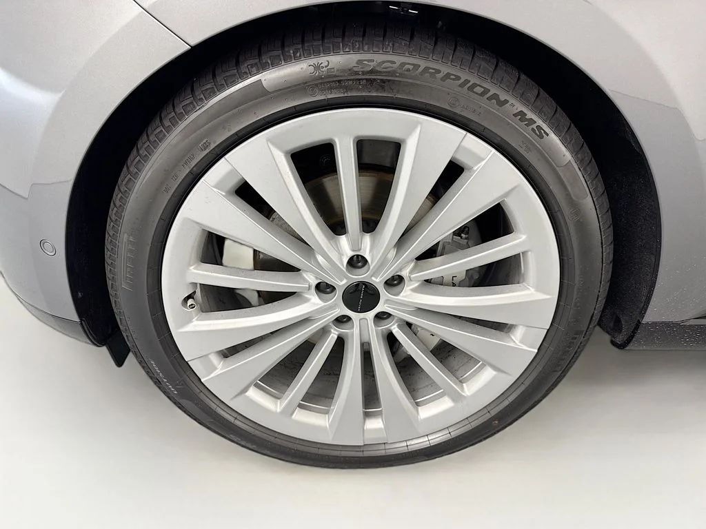 New 2026 Eiger Grey Land Rover SE image 32