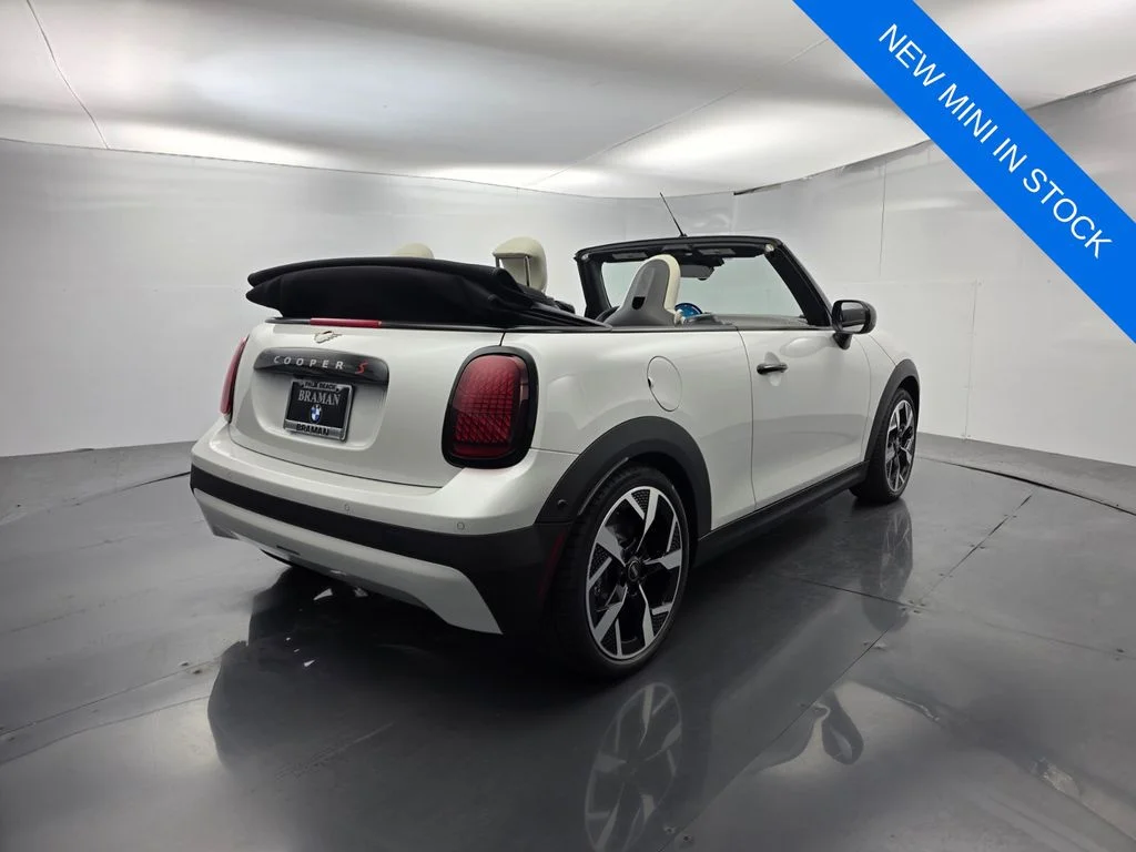 New 2026 White MINI Signature Plus image 4