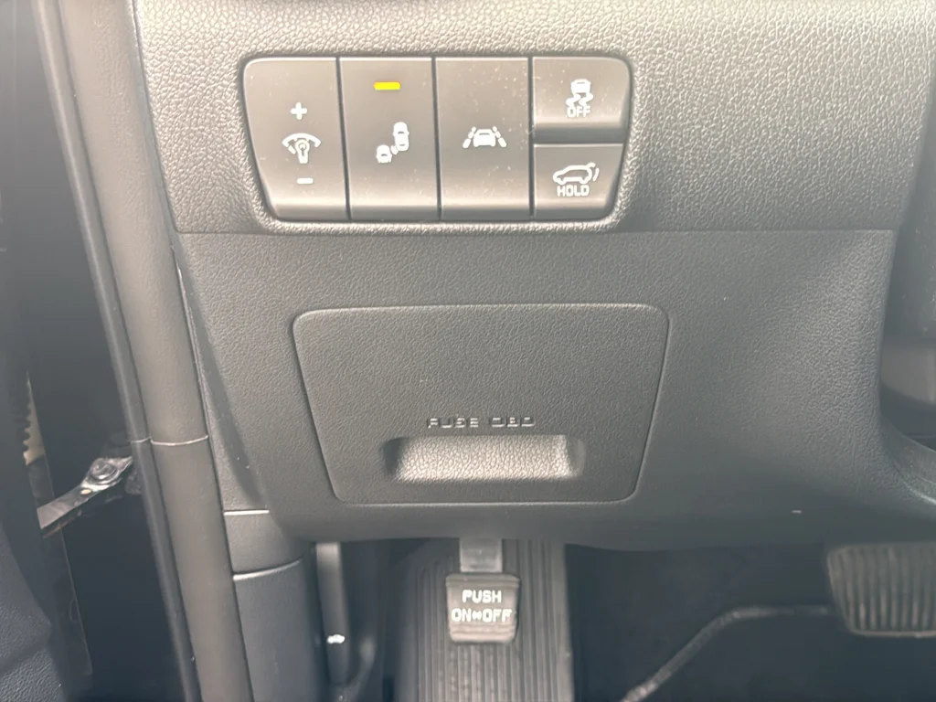 Used 2017 Red Kia EX image 28