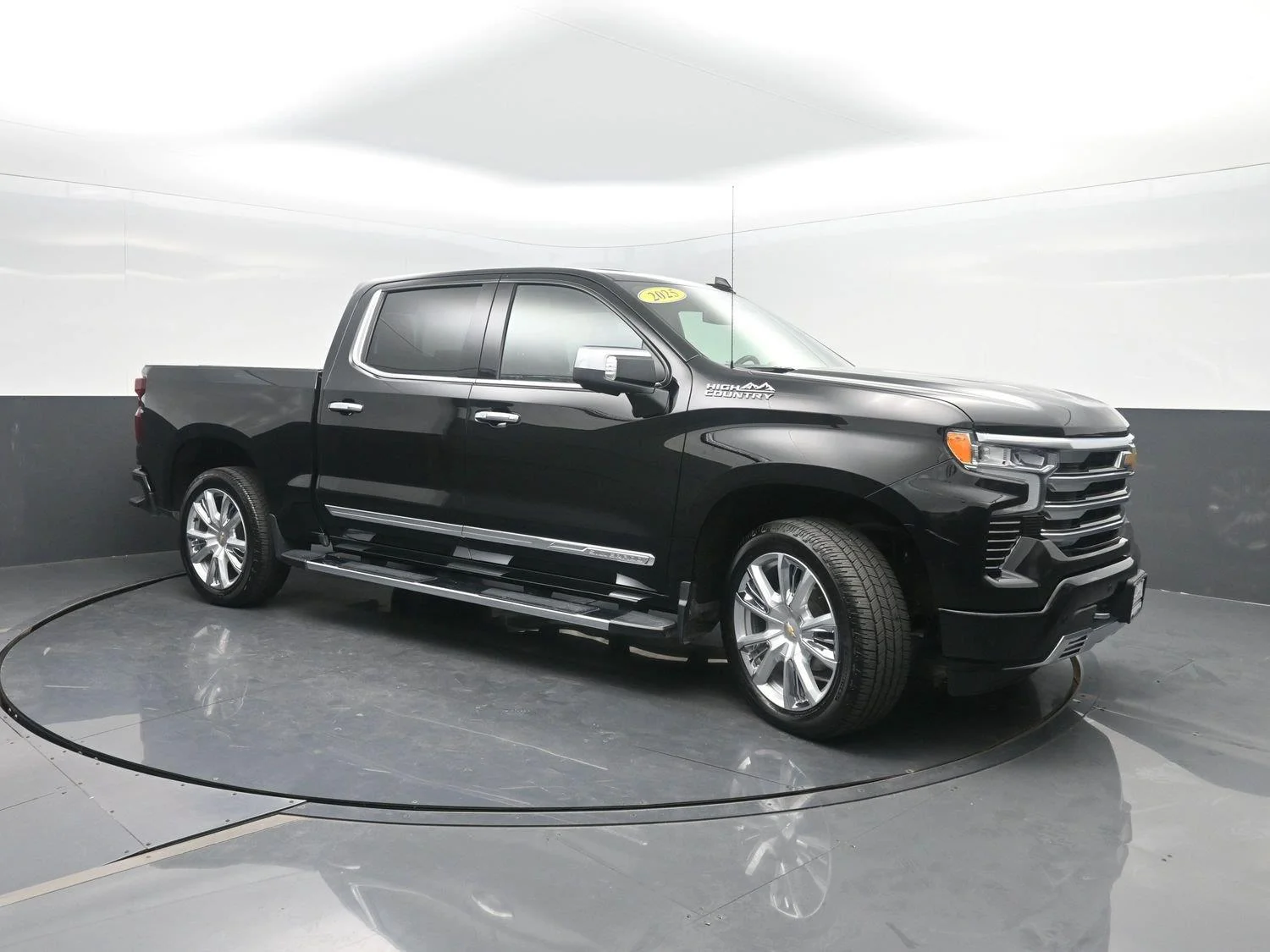 Used 2025 Black Chevrolet High Country image 4