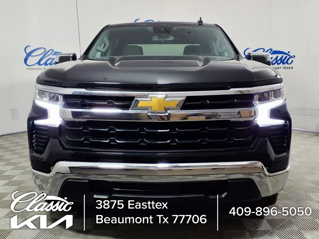 Used 2025 Black Chevrolet LT image 3