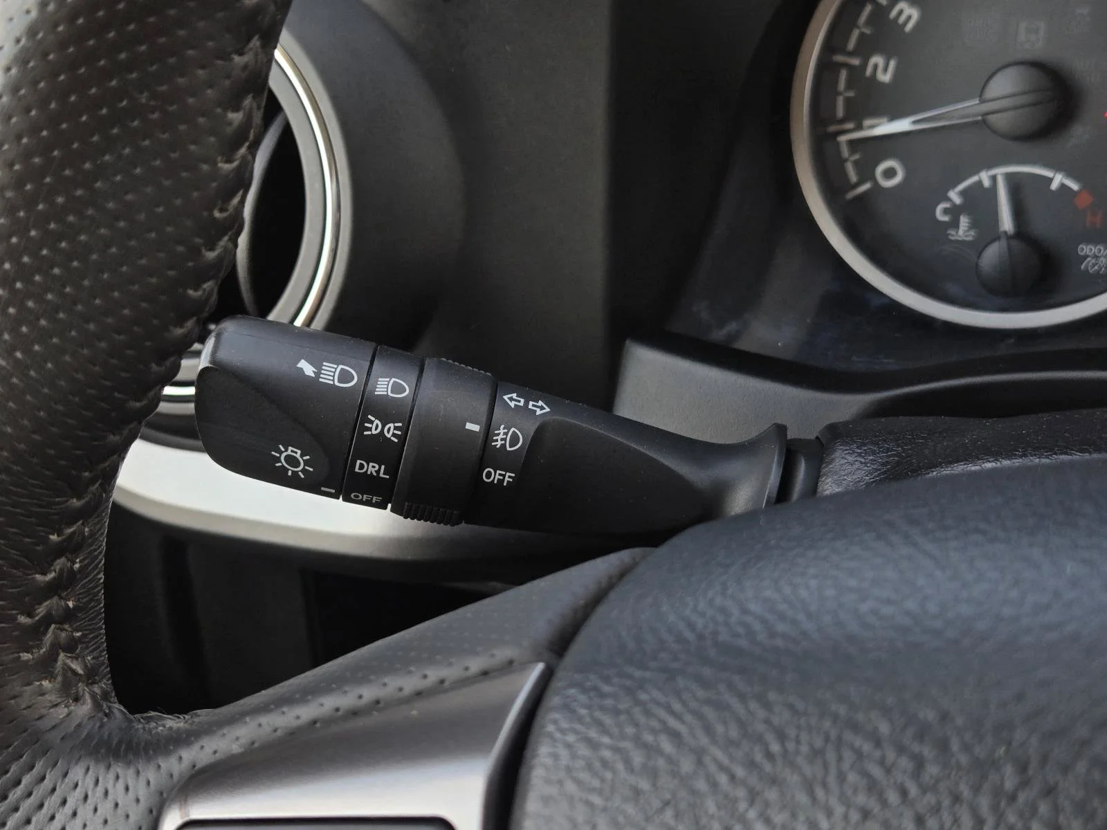 Used 2019 Magnetic Gray Metallic Toyota SR5 image 19