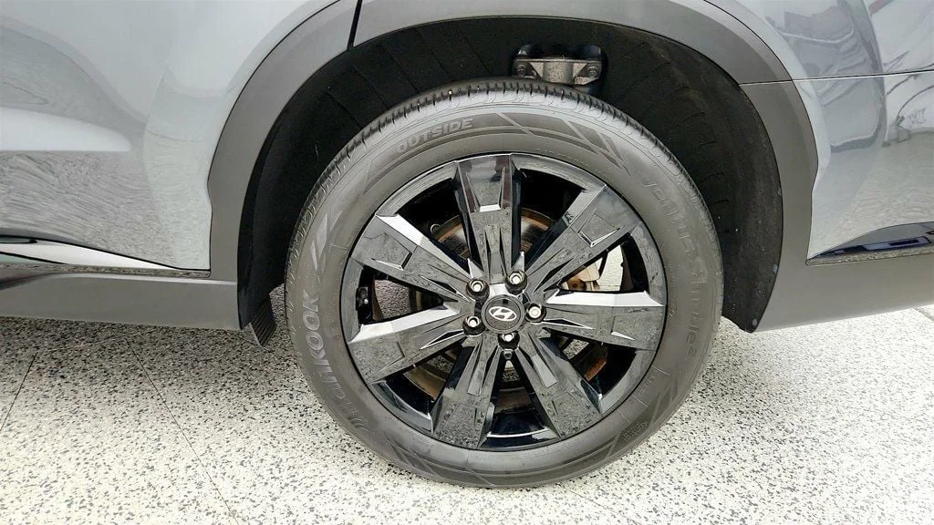Used 2025 Steel Graphite Hyundai XRT AWD image 9