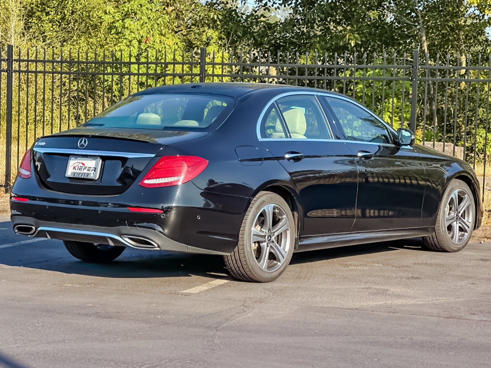 Used 2019  Mercedes-Benz E 300 image 4