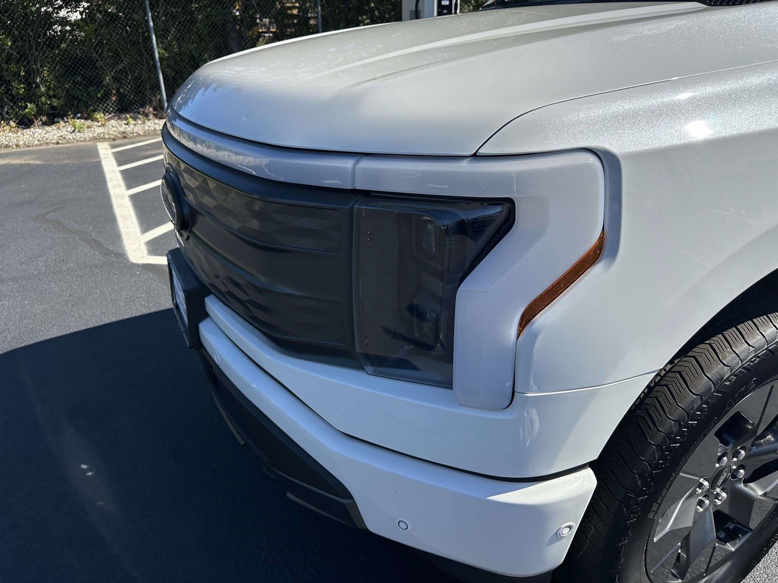 Used 2023 White Metallic Ford LARIAT image 9