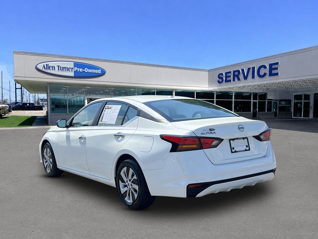 Used 2025 Glacier White Nissan 2.5 S image 6
