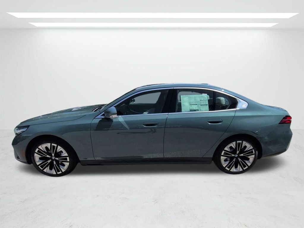 New 2027 Cape York Green Metallic BMW 530i xDrive image 7