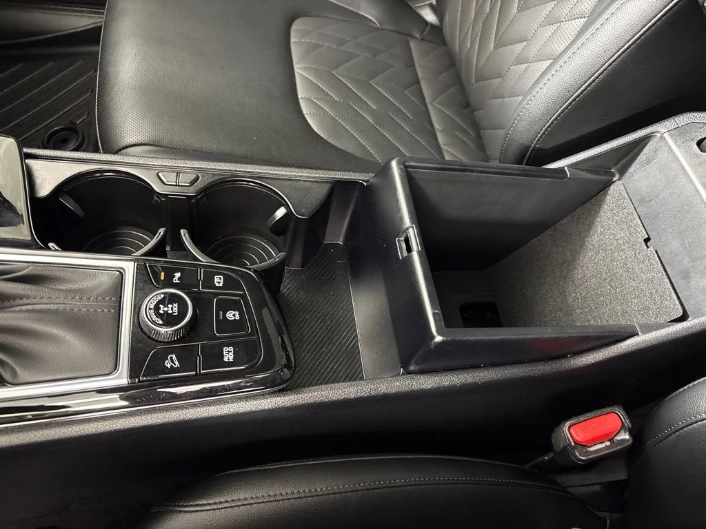 Used 2025 White Kia X-Line image 40