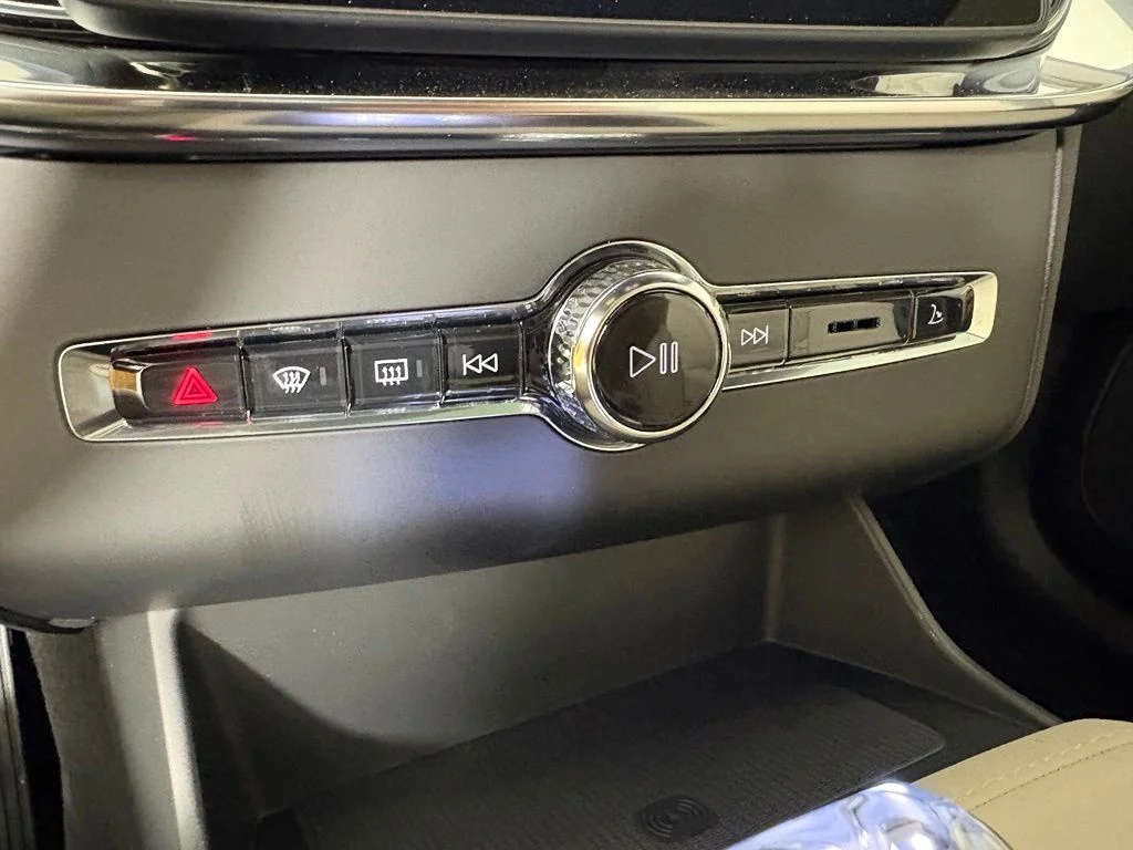 New 2026 Crystal White Volvo Plus image 31