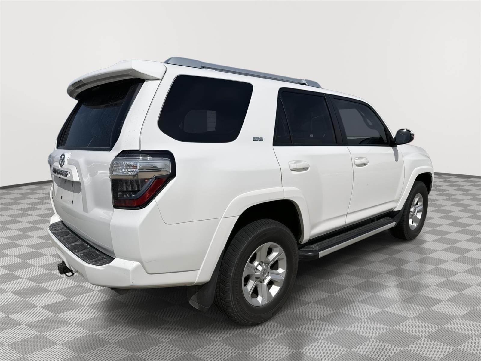 Used 2018 Super White Toyota SR5 Premium image 4