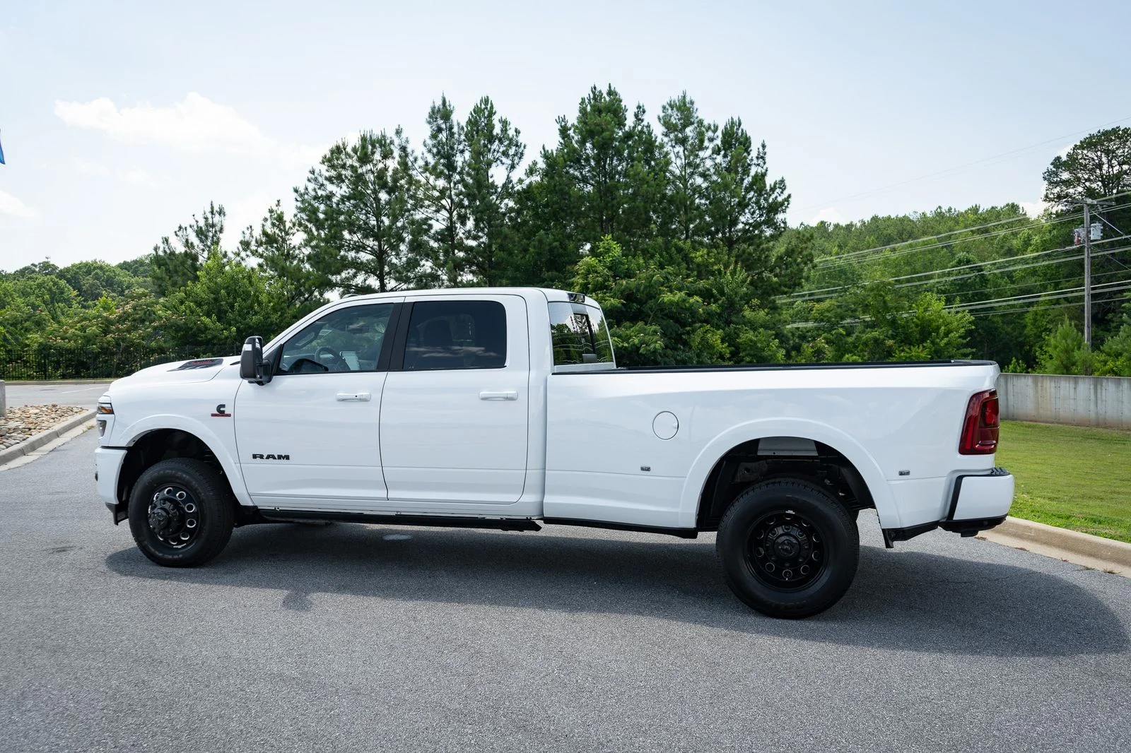 New 2026 Bright White Clear-Coat Exterior Paint RAM Limited image 15