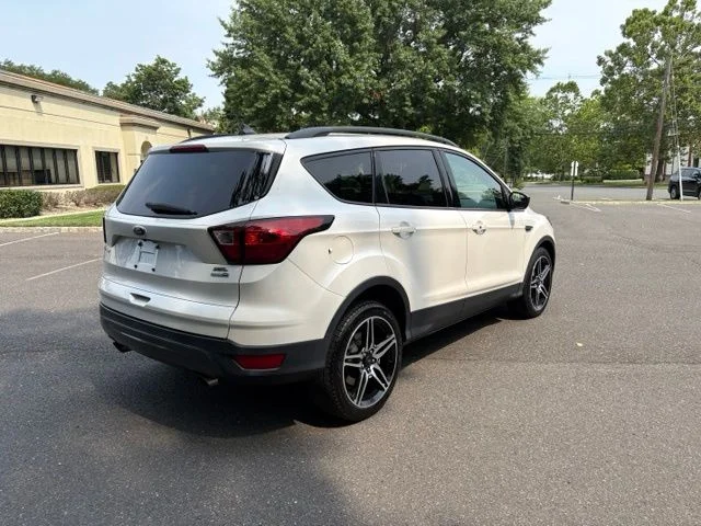 Used 2019 White Platinum Clearcoat Metallic Ford SEL image 6