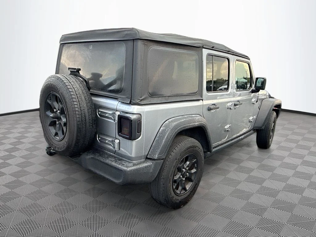 Used 2018 Silver Jeep Unlimited Sport S image 6