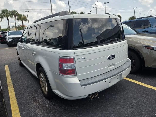 Used 2010 White Ford SE image 4