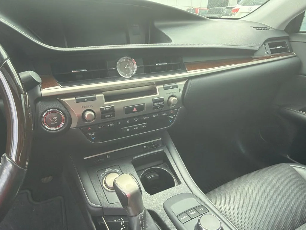 Used 2017 White Lexus 350 image 11