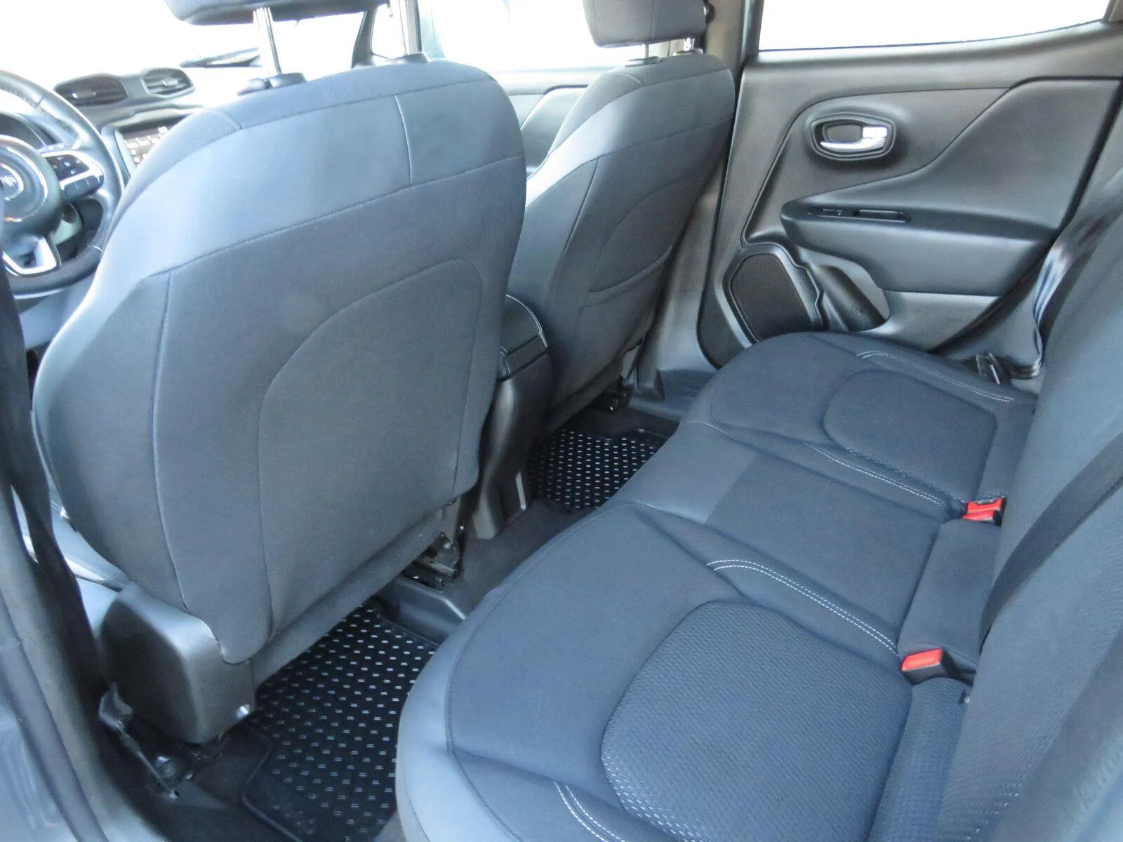 Used 2023 Graphite Gray Jeep Latitude image 23