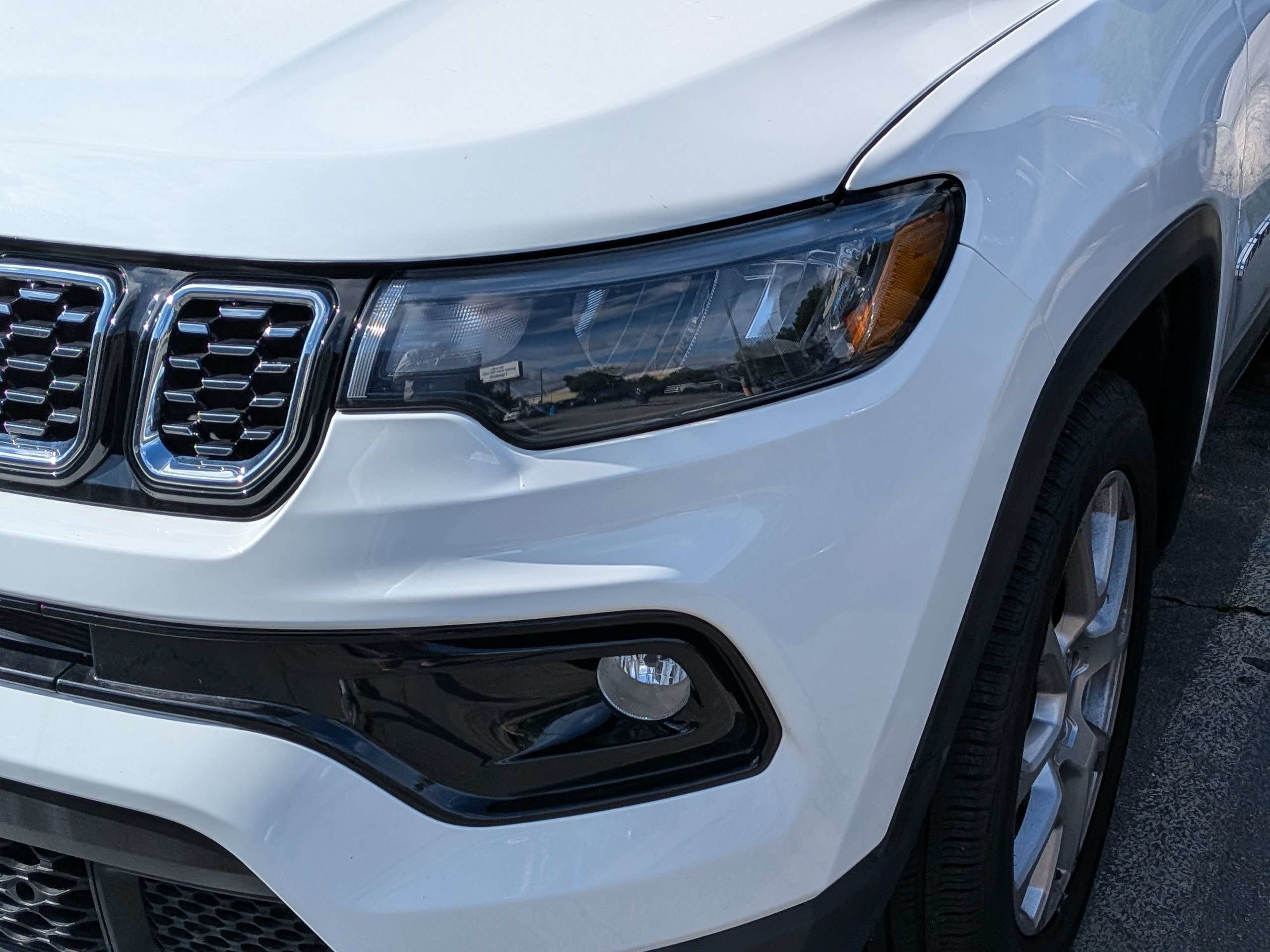 Used 2025 White Jeep Limited image 3